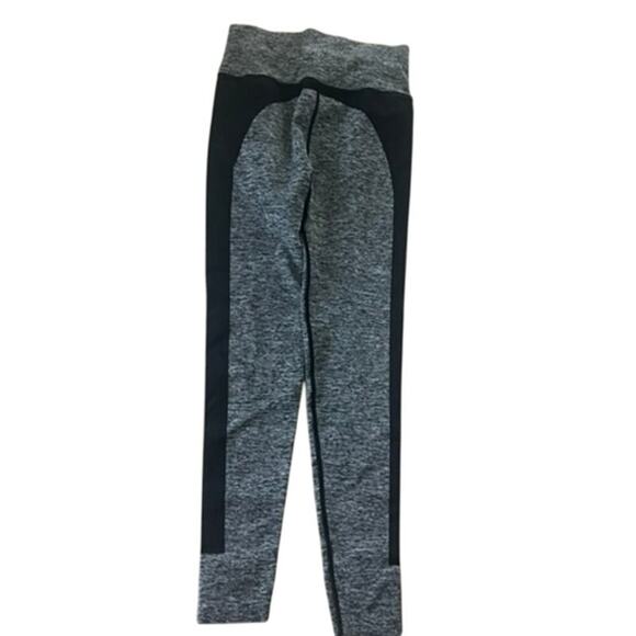 Victoria's Secret PINK Y2K fitted gray and black capris size S with drawstring - Picture 2 of 6